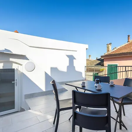Hostdomus - Azure Loft Free Garage Daire Loano