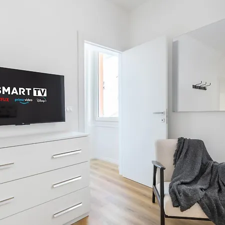 Hostdomus - Azure Loft Free Garage Daire Loano