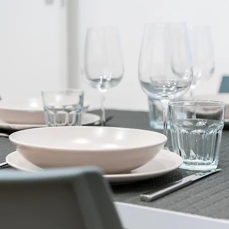 Hostdomus - Azure Loft Free Garage ロアーノ