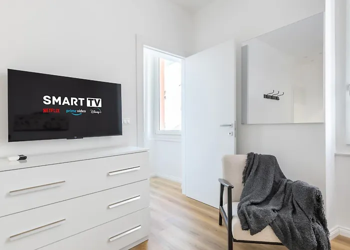Hostdomus - Azure Loft Free Garage Daire Loano
