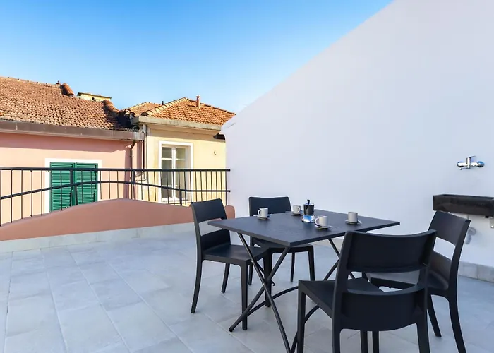 Hostdomus - Azure Loft Free Garage