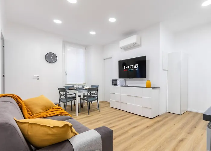 Apartman Hostdomus - Azure Loft Free Garage