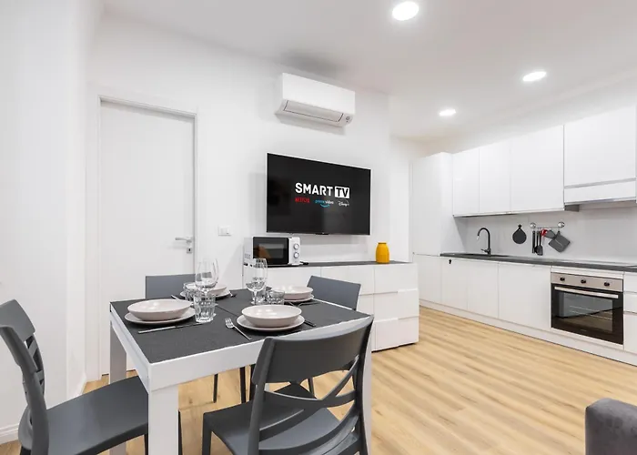 Hostdomus - Azure Loft Free Garage Daire