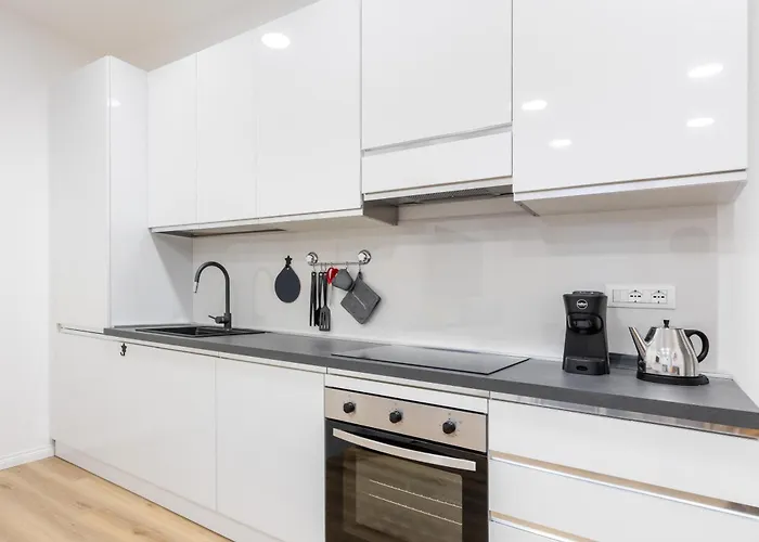 Apartman Hostdomus - Azure Loft Free Garage