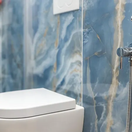 Hostdomus - Azure Loft Free Garage Apartament