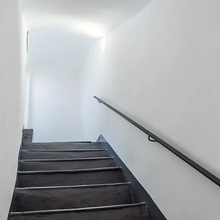 Hostdomus - Azure Loft Free Garage *