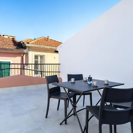 Hostdomus - Azure Loft Free Garage